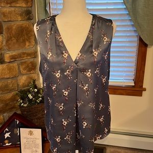 Sleeveless blue print top